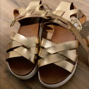Rose gold platform